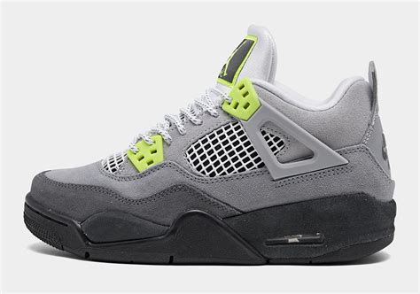 AIR JORDAN 4 SE Neon .